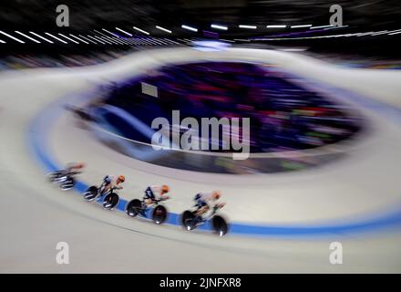 MUNCHEN - Mylene de Zoete, Amber van der Hulst, Daniek Hengeveld, Lonneke Uneken in action during the team pursuit section of track cycling (f) on the first day of the Multi-European Championship. The German city of Munich will host a combined European Championship of various sports in 2022. ANP ROBIN VAN LONKHUIJSEN Stock Photo