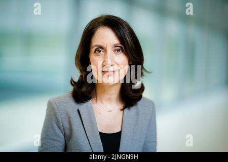 Berlin, Deutschland. 16th Feb, 2022. Aydan Oezoguz (SPD), Vice President of the German Bundestag, poses for a photo. Berlin, February 16, 2022 Credit: dpa/Alamy Live News Stock Photo