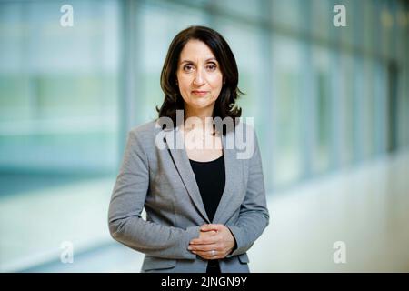 Berlin, Deutschland. 16th Feb, 2022. Aydan Oezoguz (SPD), Vice President of the German Bundestag, poses for a photo. Berlin, February 16, 2022 Credit: dpa/Alamy Live News Stock Photo