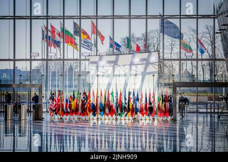 Brussels, Belgien. 04th Mar, 2022. Flags of the NATO member states are displayed at the NATO headquarters in Brussels. Brussels, 04.03.2022 Credit: dpa/Alamy Live News Stock Photo