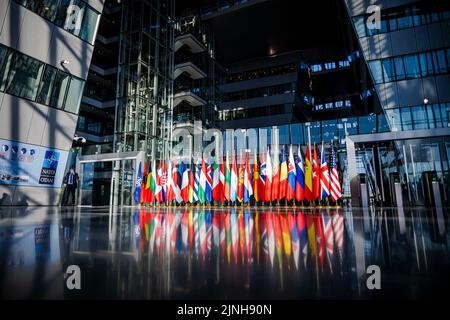 Brussels, Belgien. 04th Mar, 2022. Flags of the NATO member states are displayed at the NATO headquarters in Brussels. Brussels, 04.03.2022 Credit: dpa/Alamy Live News Stock Photo