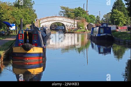 Nantwich Marina bridge , Basin End, Chester Road, Nantwich, Cheshire, England, CW5 8LB Stock Photo