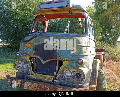 Decaying old Foden truck in Heath Lane, Northwich, Cheshire, England, UK, CW8 4RH Stock Photo