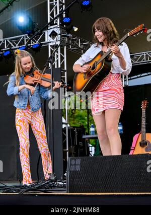 Bronwyn Keith-Hynes, Molly Tuttle, Vancouver Folk Music Festival, Vancouver, British Columbia, Canada Stock Photo