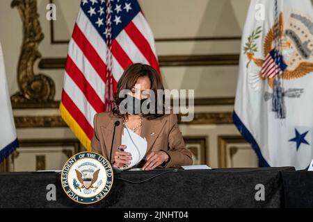 San Francisco, California, USA. 11th Aug, 2022. United States Vice President Kamala Harris during a meeting with state legislators and advocates to discuss reproductive health care in San Francisco, California, US, on Thursday, Aug. 11, 2022. Harris this month said a vote in Kansas showed that a majority of Americans agreed with Democrats on protecting access to abortion as the administration played up the issue ahead of the November midterms. Credit: David Paul Morris/Pool via CNP/dpa/Alamy Live News Stock Photo