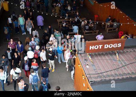 Hot Dogs Kiosk Food Under Hungerford and Golden Jubilee Bridges in London, UK Stock Photo