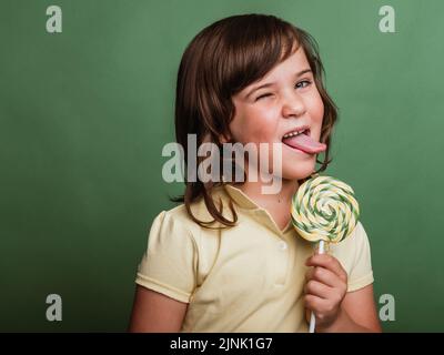 Confectionary, dyna stix, tiger tongues, paint brush lollies, candy watch,  candy necklace. Lenny Warren / Warren Media 07860 830050 0141 255 1605 le  Stock Photo - Alamy