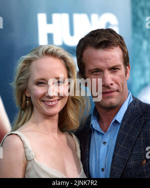 Thomas Jane and Anne Heche at the "Hung" Season 2 Los Angeles Premiere ...
