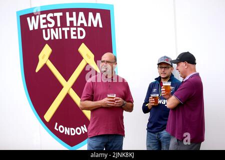 File photo dated 18-08-2018 of A general view of fans enjoying a drink outside the stadium. West Ham will lower the price of food and drink at the London Stadium after complaints from fans. Issue date: Friday August 12, 2022. Stock Photo