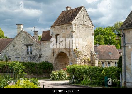 France, Oise, Picardie, Saint Jean aux Bois, the door-dwelling of the old abbey farm // France, Oise (60), Picardie, Saint-Jean-aux-Bois, le logis-por Stock Photo