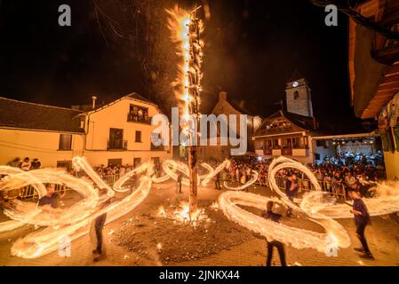 Burning of the Haro in Les during the Sant Joan night festival, an Aranese tradition for the summer solstice (Aran Valley, Lleida, Catalonia, Spain) Stock Photo