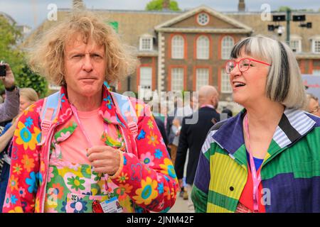 Grayson Perry, artist, with wife Philippa Perry, Chelsea Flower Show press day, London, England Stock Photo