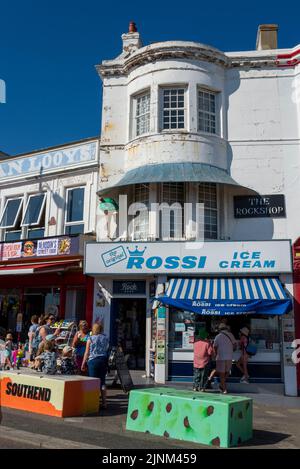 Southend on Sea, Essex, UK. 12th Aug, 2022. The hot weather has continued in the new seaside City of Southend on Sea, with many people heading to the resort to cool down by the sea. People eating Rossi ice cream bought from the vendor Stock Photo