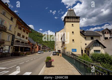 Village of Les decorated for the festival of Sant Joan due to the summer solstice (Aran Valley, Lleida, Catalonia, Spain, Pyrenees) ESP: Pueblo de Les Stock Photo