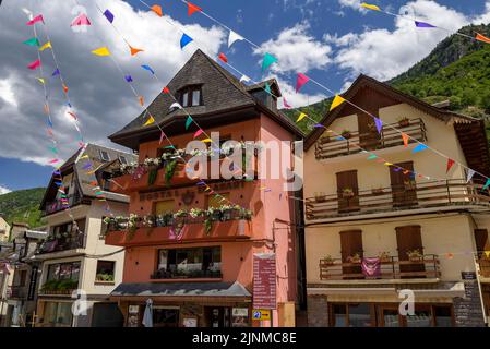 Village of Les decorated for the festival of Sant Joan due to the summer solstice (Aran Valley, Lleida, Catalonia, Spain, Pyrenees) ESP: Pueblo de Les Stock Photo