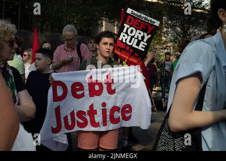 Glasgow, UK, 12th Aug 2022. Protest against fuel energy price rises and the cost of living criss, outside the headquarters of Scottish Power energy suppliers, in Glasgow, Scotland, 12 August 2022. Photo credit: Jeremy Sutton-Hibbert/Alamy Live News. Stock Photo