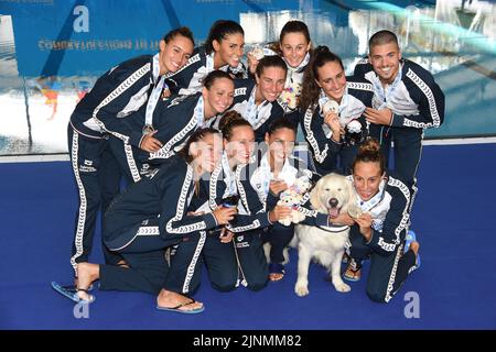 Rome, Italy. 12th Aug, 2022. 12th August 2022; Rome, Italy:  Italian syncronised swimming Team during the medal presentations where they received silver at the 2022 European Aquatics Championships, in Rome, Italy Credit: Action Plus Sports Images/Alamy Live News Stock Photo
