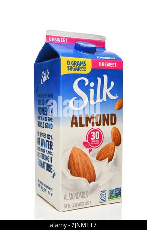 IRVINE, CALIFORNIA - 12 AUG 2022: A carton of Silk Almondmilk Unsweet, Dairy Free, Non-Gmo Stock Photo