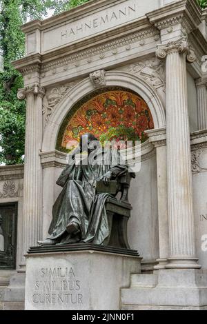 Washington, DC - June 27, 2022: Side view of memorial to Samuel Hahnemann who was a German physician known for creating the system of alternative medi Stock Photo
