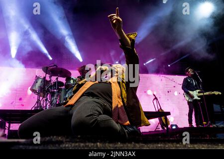 Edinburgh, UK. 12th Aug, 2022. Simple Minds at Princes Street Gardens, Edinburgh on Friday 12th August 2022 as part of the Edinburgh Summer Session concerts.  Band members:  Jim Kerr – lead vocals  Charlie Burchill – electric & acoustic guitar  Ged Grimes – bass guitar  Sarah Brown - backing vocals  Gordy Goudie - additional keyboards & guitar  Cherisse Osei - drums  Berenice Scott - keyboards   Picture: Alan Rennie Credit: Alan Rennie/Alamy Live News Stock Photo