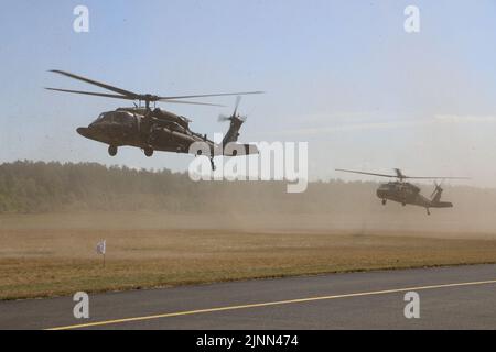 Maj. Gen. John V. Meyer III, 1st Infantry Division commanding general met with Col. John Gilliam, 3ABCT commander and Command Sgt. Maj. Michael Hall along with GREYWOLF battalion commanders and command sergeants major. Stock Photo