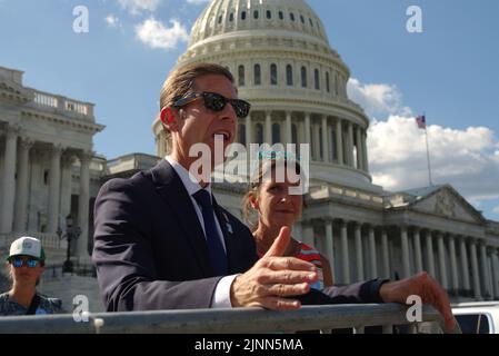 Washington DC, USA. 12 Aug 2022, U.S. Rep. Mike Levin (D-Cal.) speaks with activists outside the Capitol as debate over the Inflation Reduction Act was underway inside the House. Credit: Philip Yabut/Alamy Live News Stock Photo