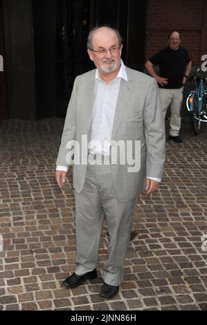 Manhattan, United States Of America. 15th Aug, 2012. NEW YORK, NY - AUGUST 14: Salman Rushdie attends The Cinema Society with Circa and Alice & Olivia screening of 'Sparkle' at Tribeca Grand Hotel on August 14, 2012 in New York City. People: Salman Rushdie Credit: Storms Media Group/Alamy Live News Stock Photo