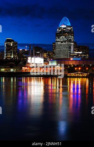 The Great American Tower, the tallest building in the city of Cincinnati Ohio is illuminated with a dusk sky and the lights are reflected in the river. Stock Photo