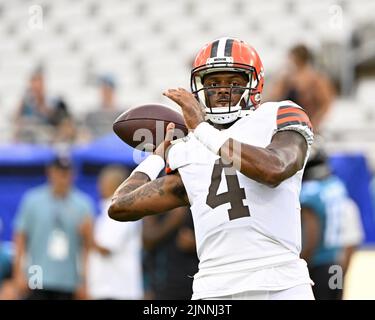 Jacksonville, USA. 12th Aug, 2022. Browns Quarterback Deshaun Watson warms  up as the Browns take on the Jaguars in a pre-season game of the 2022/2023  season at the TIAA Bank Field in