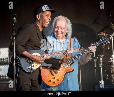 Vernon Reid of Living Colour performing live on stage with Bernie Marsden Stock Photo