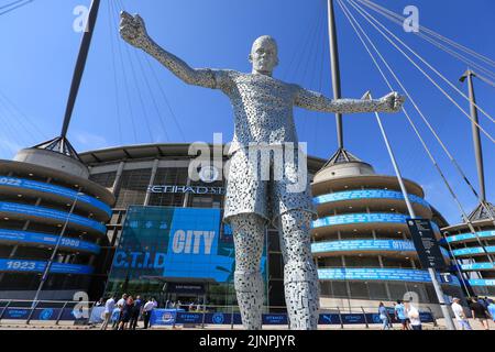 Manchester, UK. 13th Aug, 2022. The Vincent Kompany statue outside the Etihad in Manchester, United Kingdom on 8/13/2022. (Photo by Conor Molloy/News Images/Sipa USA) Credit: Sipa USA/Alamy Live News Stock Photo