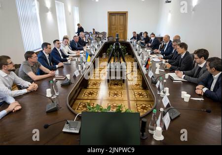 Lviv, Ukraine. 10th June, 2022. Karl Lauterbach (SPD), Federal Minister of Health, visits the Ukrainian city of Lviv together with the Minister of Health of Ukraine, Liashko. Credit: dpa/Alamy Live News Stock Photo