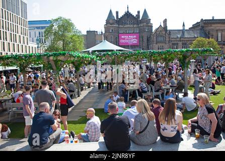 Edinburgh city centre, Scotland, UK. 13th August 2022. 9th Day for the Edinburgh Festival Fringe and the Film and Book festival also began this weekend so very busy with visitors enjoying the temperature of 22 degrees centigrade befor the haar arrived from the east coast mid afternoon. Pictured: Crowds enjoying a drink and snacks at Underbelly Bristo Square. Credit: ArchWhite/alamy live news. Stock Photo