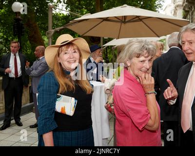 Mary Killen, Stephen Barlow at Lunch for HRH The Duchess of Cornwall’s 75th birthday Stock Photo