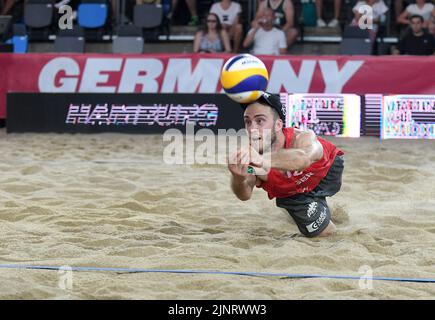 Hamburg, Germany. 13th Aug, 2022. Beach Volleyball, Beach Pro Tour, Stadion am Rothenbaum. Clemens Wickler (Germany) in action. Credit: Michael Schwartz/dpa/Alamy Live News Stock Photo