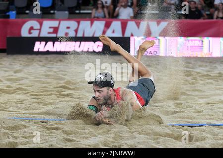 Hamburg, Germany. 13th Aug, 2022. Beach Volleyball, Beach Pro Tour, Stadion am Rothenbaum. Clemens Wickler (Germany) in action. Credit: Michael Schwartz/dpa/Alamy Live News Stock Photo