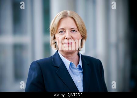 Berlin, Deutschland. 08th July, 2022. Baerbel Bas (SPD), President of the Bundestag, poses for a photo. Berlin, 08.07.2022 Credit: dpa/Alamy Live News Stock Photo