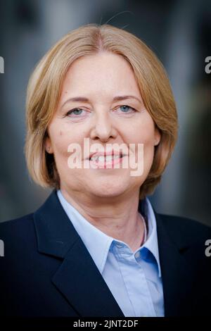 Berlin, Deutschland. 08th July, 2022. Baerbel Bas (SPD), President of the Bundestag, poses for a photo. Berlin, 08.07.2022 Credit: dpa/Alamy Live News Stock Photo