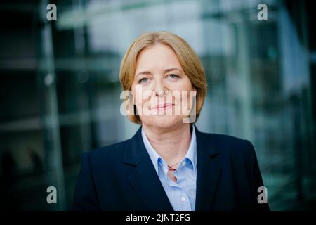 Berlin, Deutschland. 08th July, 2022. Baerbel Bas (SPD), President of the Bundestag, poses for a photo. Berlin, 08.07.2022 Credit: dpa/Alamy Live News Stock Photo