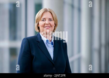 Berlin, Deutschland. 08th July, 2022. Baerbel Bas (SPD), President of the Bundestag, poses for a photo. Berlin, 08.07.2022 Credit: dpa/Alamy Live News Stock Photo