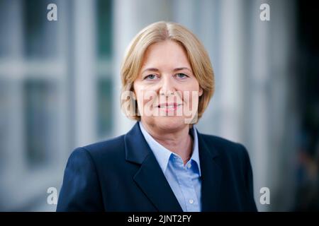 Berlin, Deutschland. 08th July, 2022. Baerbel Bas (SPD), President of the Bundestag, poses for a photo. Berlin, 08.07.2022 Credit: dpa/Alamy Live News Stock Photo