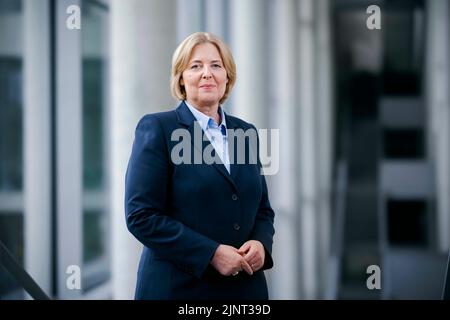 Berlin, Deutschland. 08th July, 2022. Baerbel Bas (SPD), President of the Bundestag, poses for a photo. Berlin, 08.07.2022 Credit: dpa/Alamy Live News Stock Photo