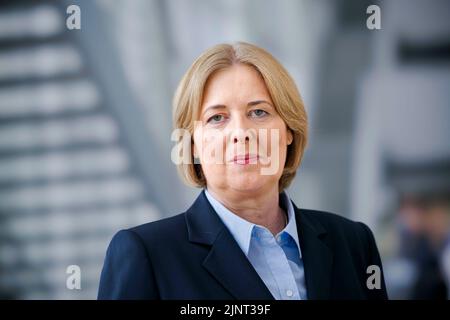 Berlin, Deutschland. 08th July, 2022. Baerbel Bas (SPD), President of the Bundestag, poses for a photo. Berlin, 08.07.2022 Credit: dpa/Alamy Live News Stock Photo