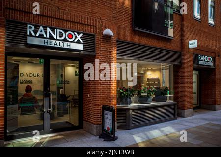 Randox Health Clinic on Paternoster Square in the City of London Financial District. Randox Health Drop In Clinic and Testing Centre. Stock Photo