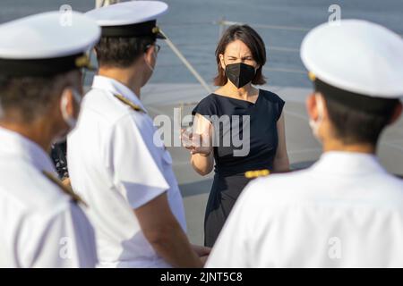 Yokosuka, Japan. 11th July, 2022. Annalena Baerbock (Alliance 90/The Greens), Federal Foreign Minister, visits Japan. Here visiting the Japanese Navy base in Yokosuka. Here inspecting a Japanese Navy corvette. Credit: dpa/Alamy Live News Stock Photo