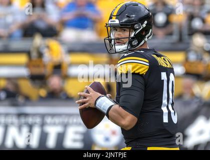 Pittsburgh, United States. 13th Aug, 2022. Pittsburgh Steelers quarterback Mitch Trubisky (10) starts the preseason game against the Seattle Seahawks on Saturday, August 13, 2022 at Acrisure Stadium in Pittsburgh Photo by Archie Carpenter/UPI Credit: UPI/Alamy Live News Stock Photo