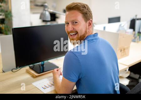 Startup business, software developer business people working on computer at modern office Stock Photo