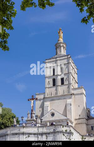 Gilded statue of the Virgin Mary crowning the bell tower of the Romanesque Avignon Cathedral.  Avignon, Vaucluse, France.  Cathédrale Notre-Dame des D Stock Photo