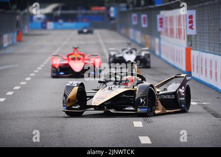 Seoul, Korea. 13th Aug, 2022. 8/13/2022 - Jean-Eric Vergne (FRA), DS Techeetah, DS E-Tense FE21, leads Alexander Sims (GBR), Mahindra Racing, Mahindra M7Electro during the Formula E Round 15 - Seoul E-Prix in Seoul, Korea. (Photo by Sam Bagnall/Motorsport Images/Sipa USA) Credit: Sipa USA/Alamy Live News Stock Photo