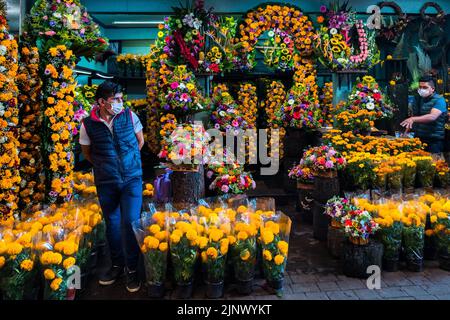 Mexican florists sell marigold flowers (Flor de Muertos) for the Day of the Dead celebrations in a flower shop in Mexico City, Mexico. Stock Photo